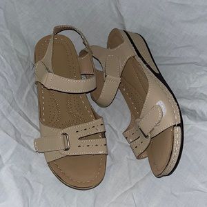 Sandles size 9 never worn